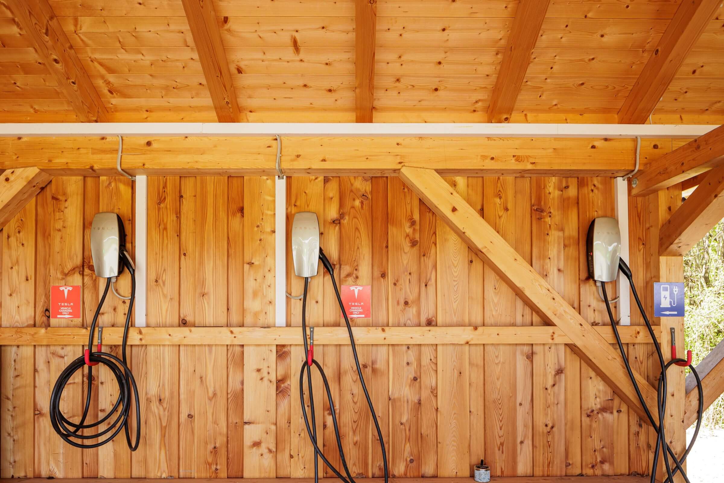 Tesla-Ladestation Eichenhof Waging